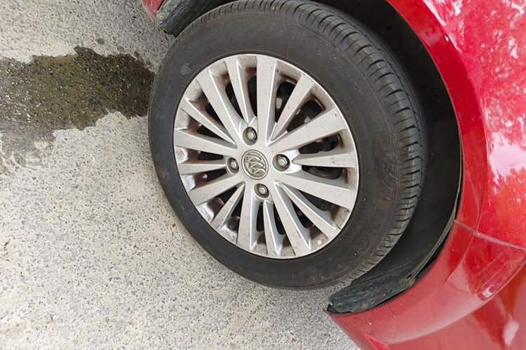 Used Buick Excelle 2013 1.5L Automatic Classic Model Right Front Wheel Hub