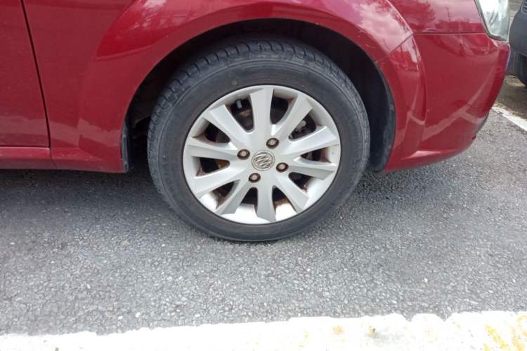 Used Buick Excelle 2013 1.5L Automatic Luxury Model Right Front Wheel Hub