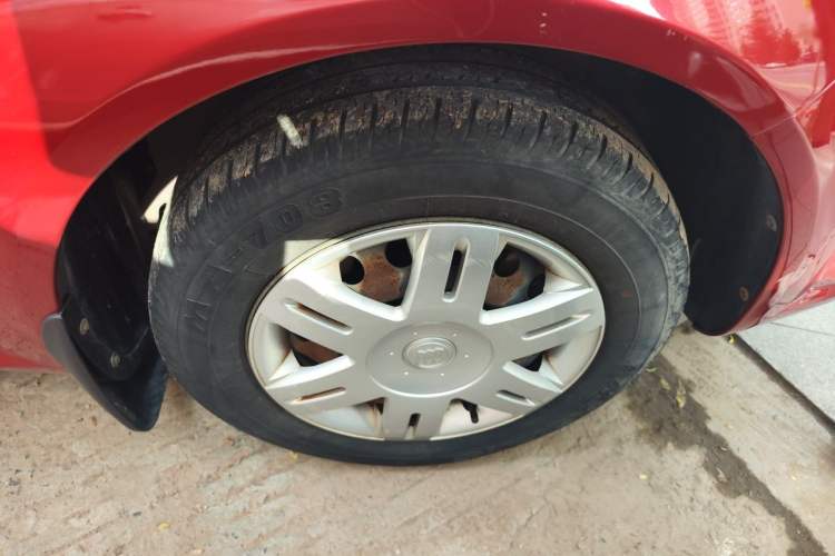 Used Buick Excelle 2013 1.5L Automatic Classic Model Right Front Wheel Hub