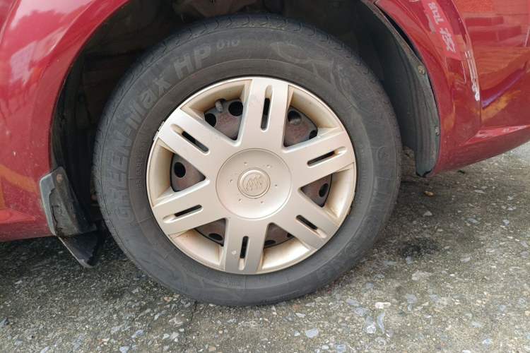 Used Buick Excelle 2013 1.5L Automatic Classic Model Right Front Wheel Hub