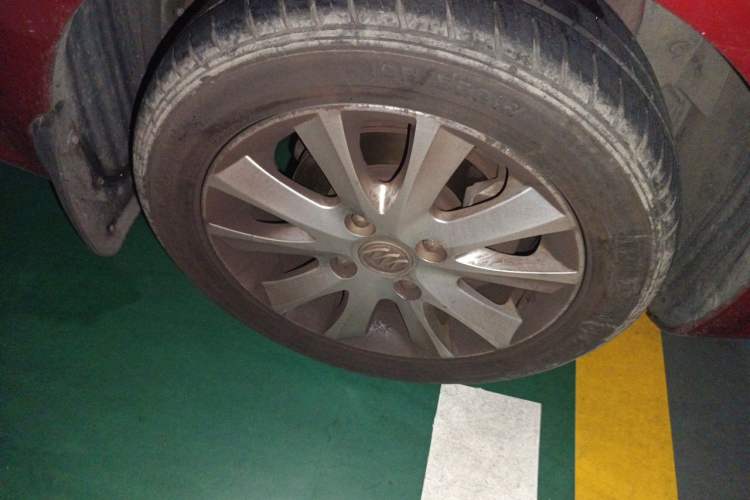 Used Buick Excelle 2013 1.5L Automatic Luxury Model Right Front Wheel Hub