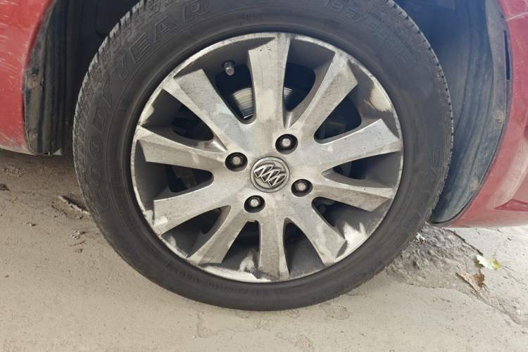 Used Buick Excelle 2013 1.5L Automatic Luxury Model Right Front Wheel Hub