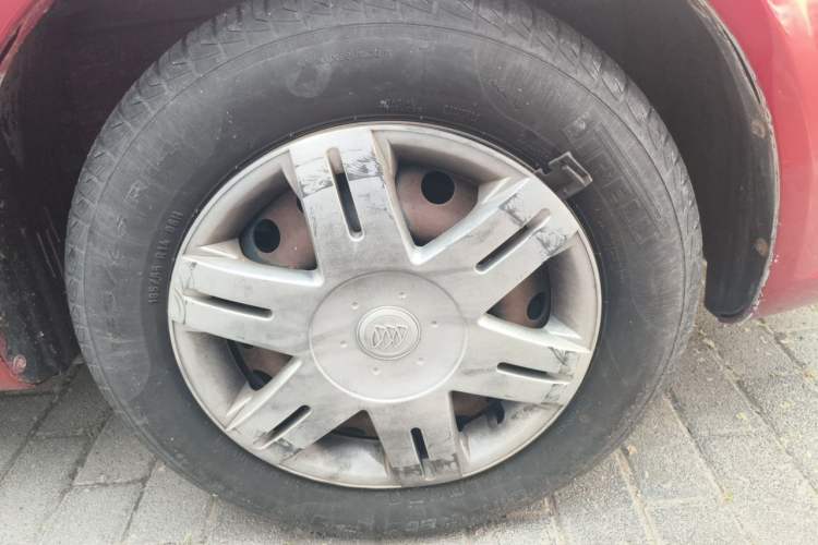 Used Buick Excelle 2013 1.5L Automatic Classic Model Right Front Wheel Hub
