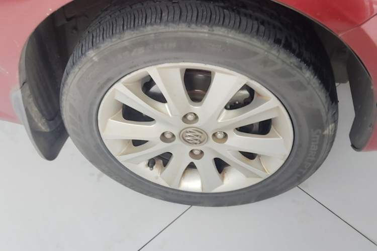 Used Buick Excelle 2013 1.5L Automatic Luxury Model Right Front Wheel Hub
