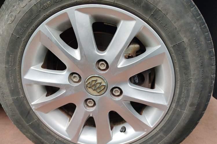 Used Buick Excelle 2013 1.5L Automatic Classic Model Right Front Wheel Hub