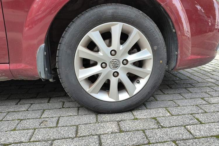 Used Buick Excelle 2013 1.5L Automatic Luxury Model Right Front Wheel Hub