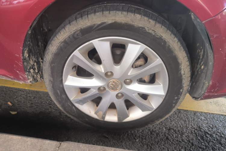Used Buick Excelle 2013 1.5L Automatic Luxury Model Right Front Wheel Hub
