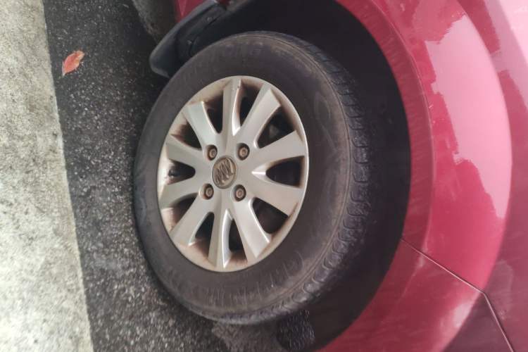 Used Buick Excelle 2013 1.5L Automatic Classic Model Right Front Wheel Hub
