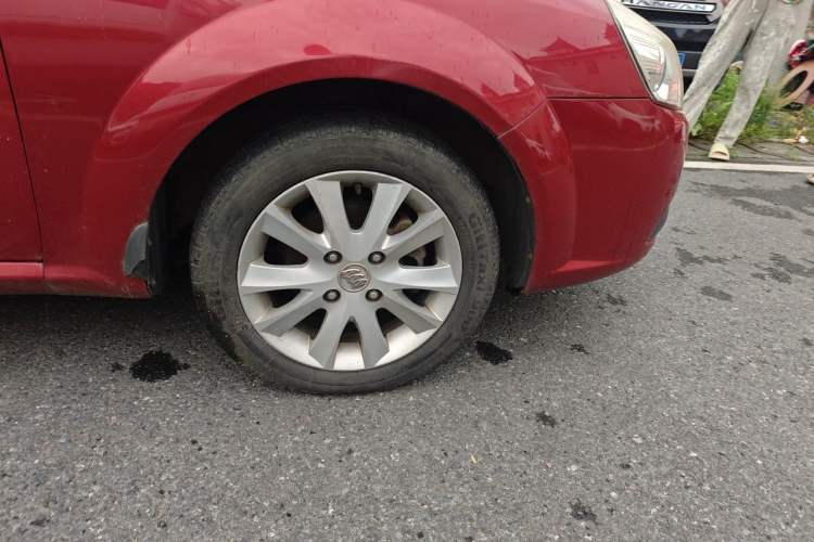 Used Buick Excelle 2013 1.5L Automatic Luxury Model Right Front Wheel Hub