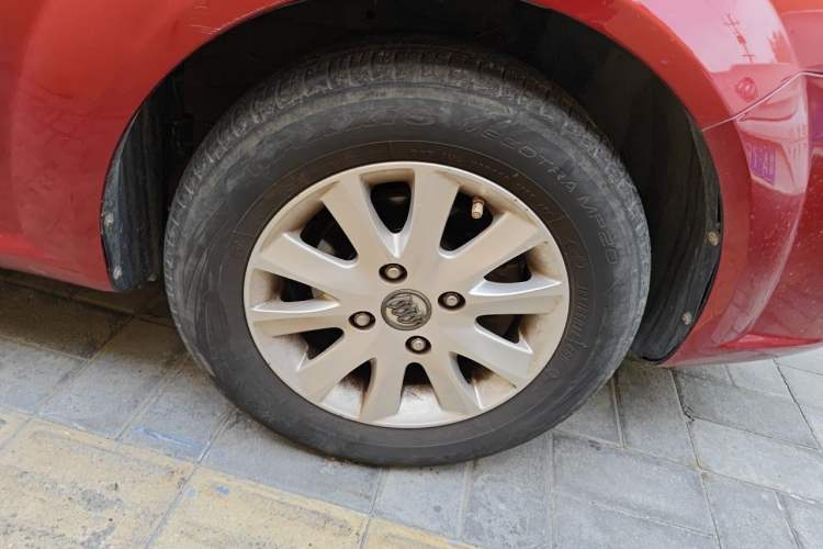 Used Buick Excelle 2013 1.5L Automatic Classic Model Right Front Wheel Hub