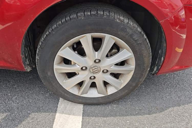 Used Buick Excelle 2013 1.5L Automatic Luxury Model Right Front Wheel Hub