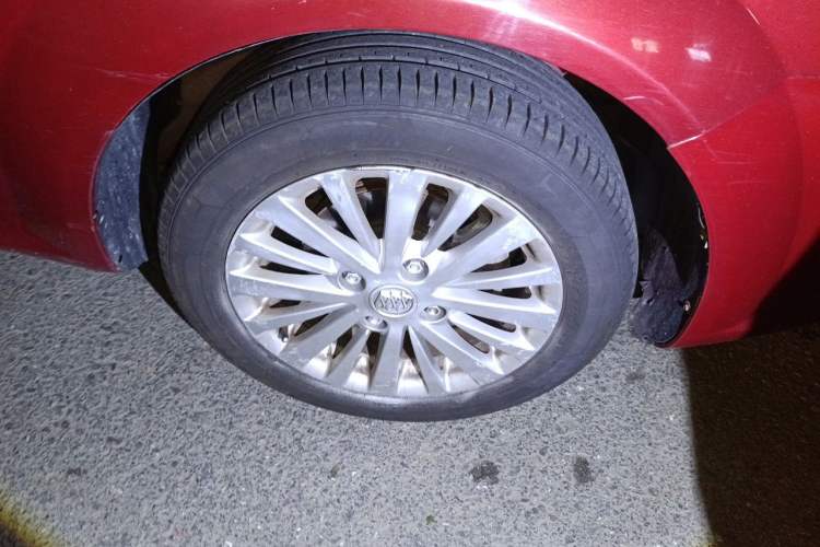Used Buick Excelle 2013 1.5L Automatic Classic Model Right Front Wheel Hub
