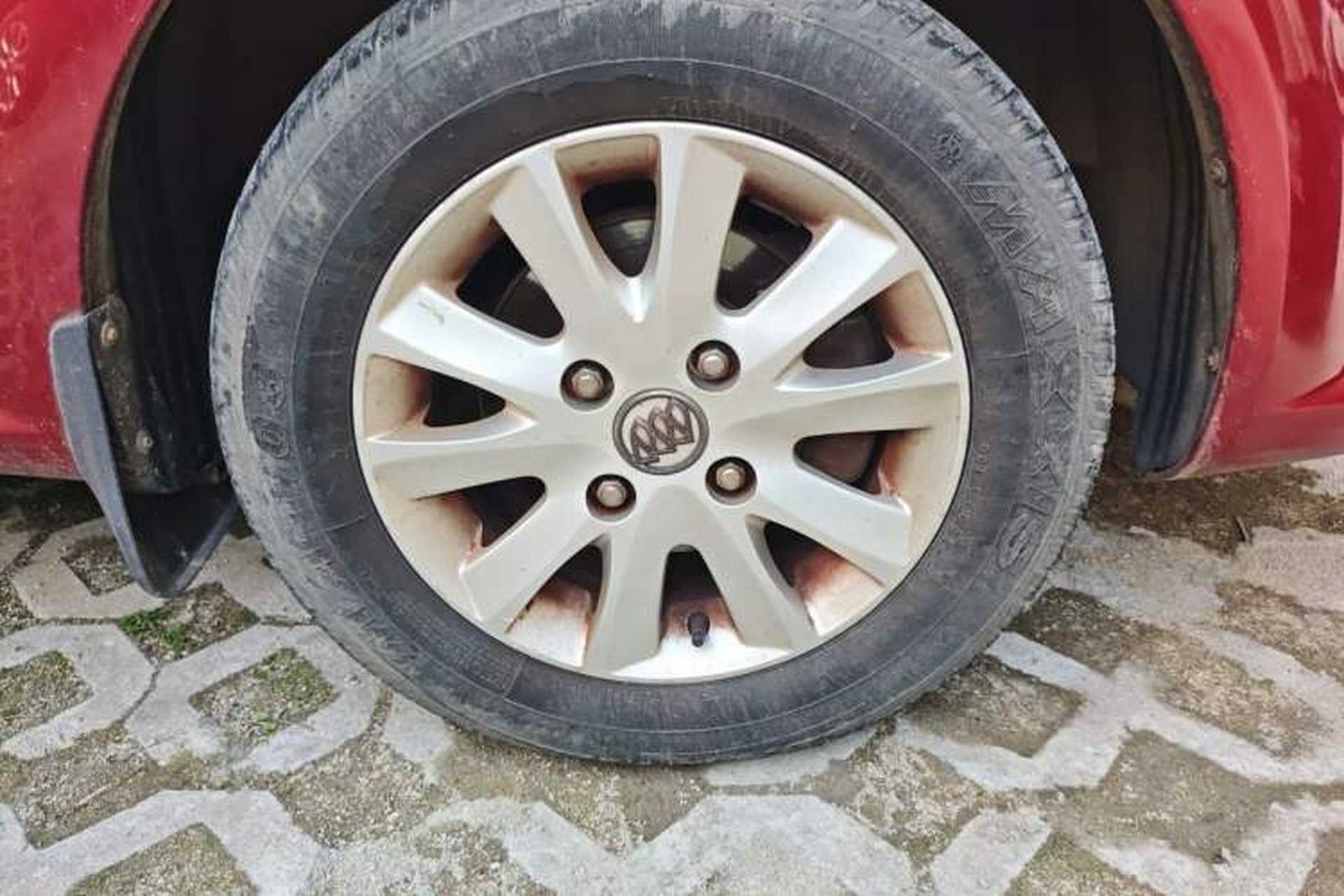 Used Buick Excelle 2013 1.5L Automatic Classic Model Right Front Wheel Hub