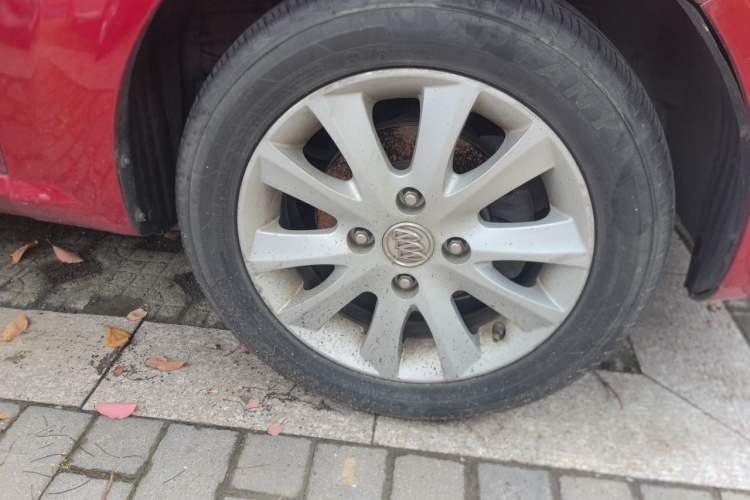 Used Buick Excelle 2013 1.5L Automatic Luxury Model Right Front Wheel Hub