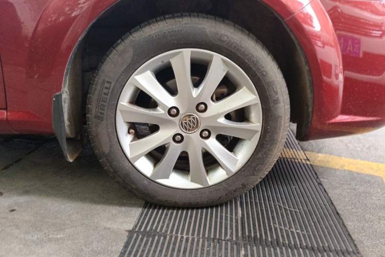 Used Buick Excelle 2013 1.5L Manual Luxury Model Right Front Wheel Hub