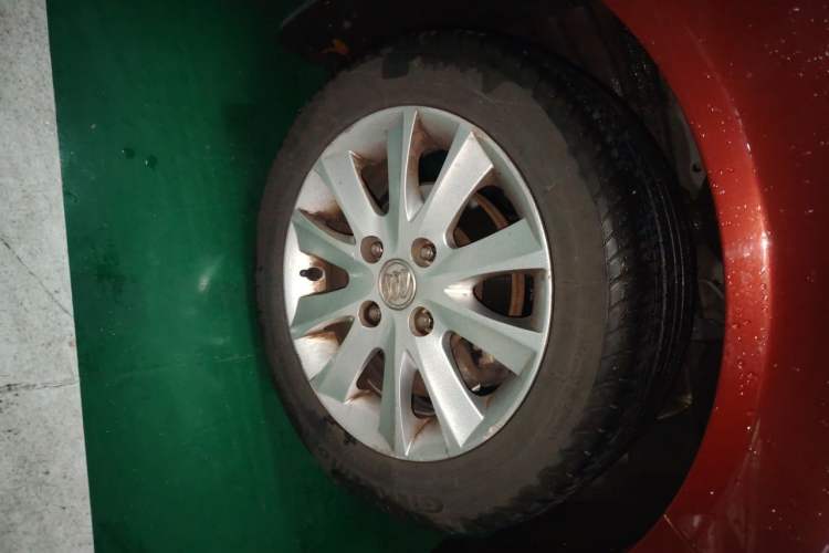 Used Buick Excelle 2013 1.5L Automatic Luxury Model Right Front Wheel Hub