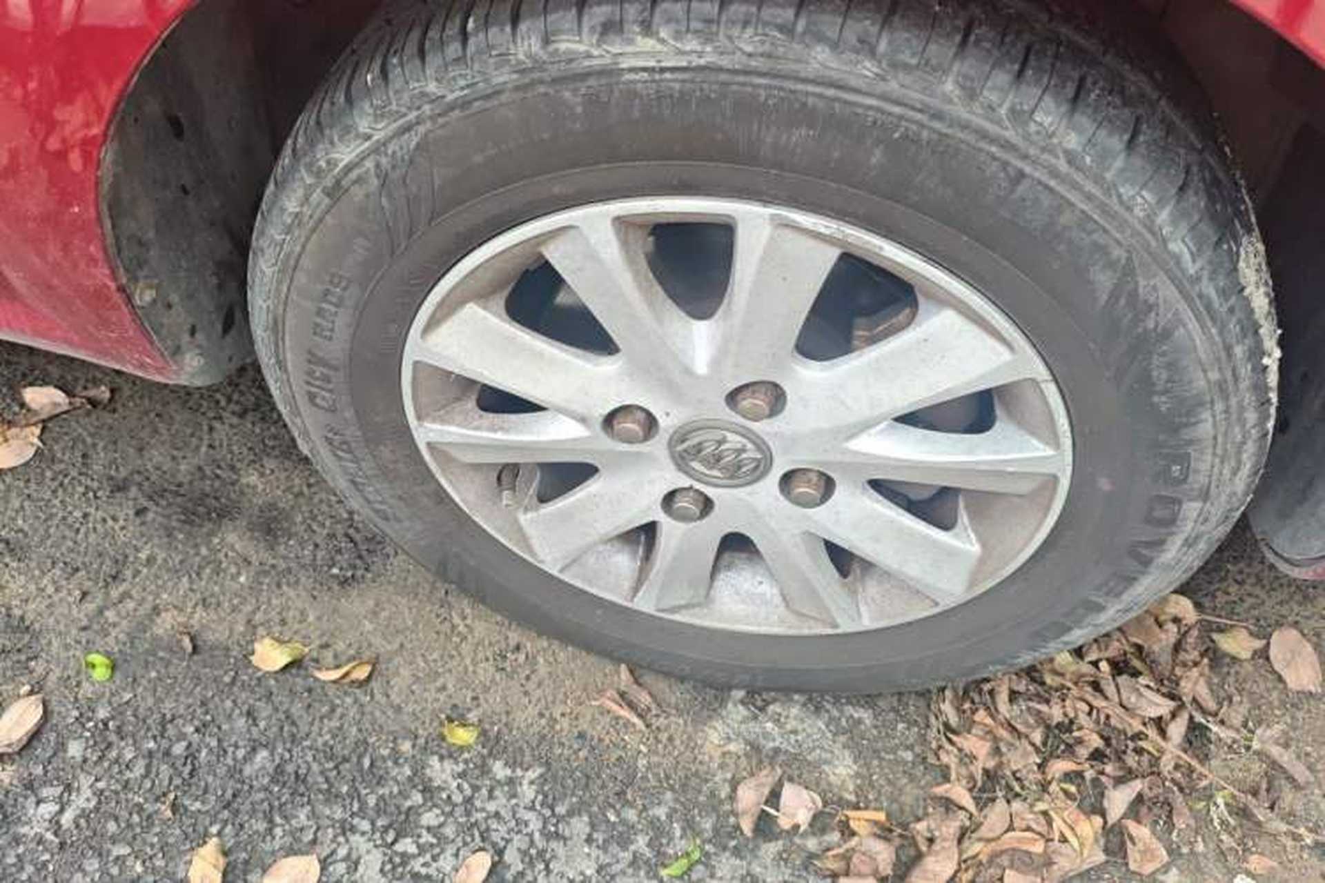 Used Buick Excelle 2013 1.5L Automatic Classic Model Right Front Wheel Hub