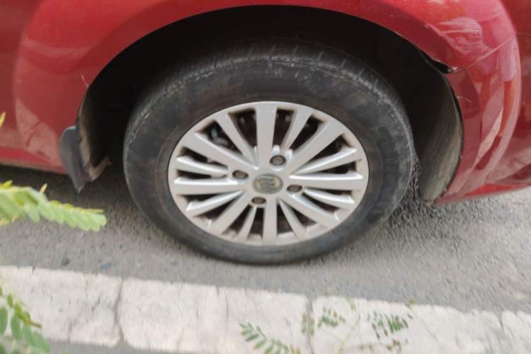 Used Buick Excelle 2013 1.5L Automatic Classic Model Right Front Wheel Hub