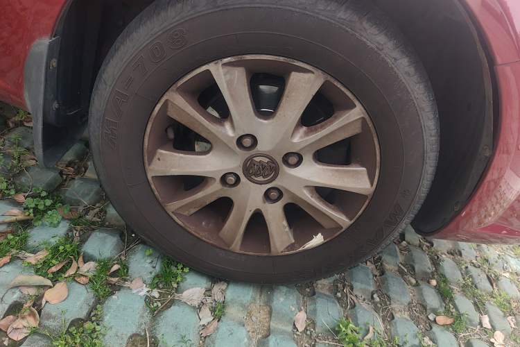 Used Buick Excelle 2013 1.5L Automatic Classic Model Right Front Wheel Hub