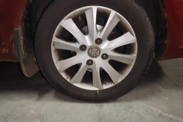 Used Buick Excelle 2013 1.5L Manual Luxury Model Right Front Wheel Hub