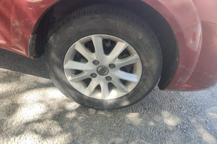Used Buick Excelle 2013 1.5L Automatic Classic Model Right Front Wheel Hub