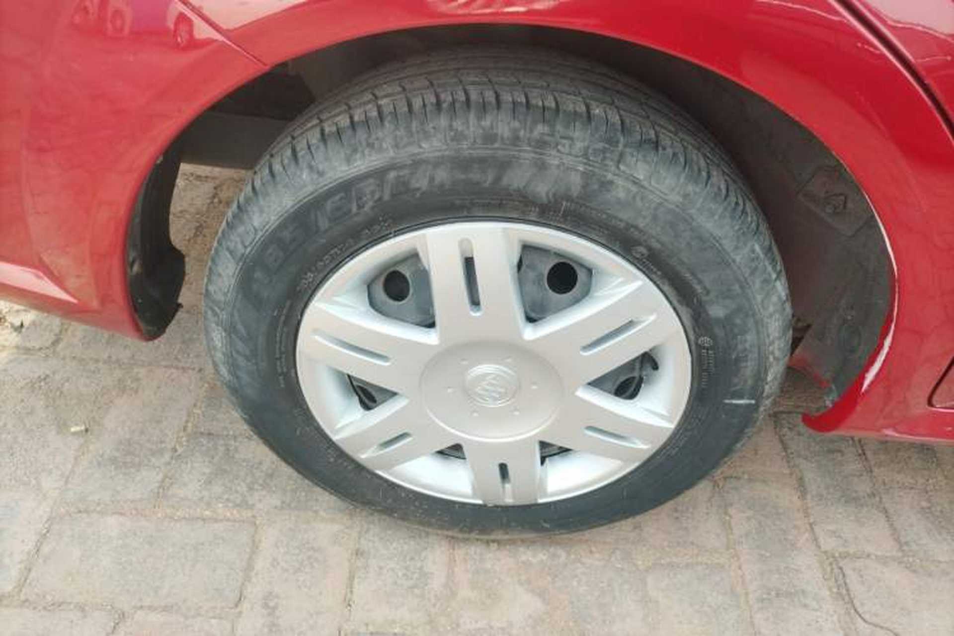 Used Buick Excelle 2013 1.5L Automatic Classic Model Right Rear Wheel Hub