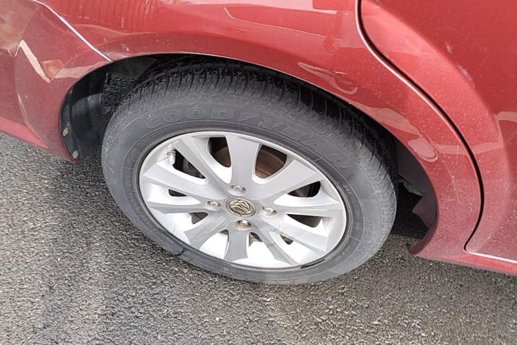 Used Buick Excelle 2013 1.5L Automatic Luxury Model Right Rear Wheel Hub