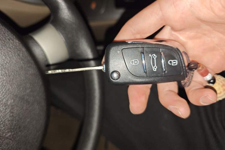 Used Buick Excelle 2013 1.5L Automatic Classic Model Vehicle Key
