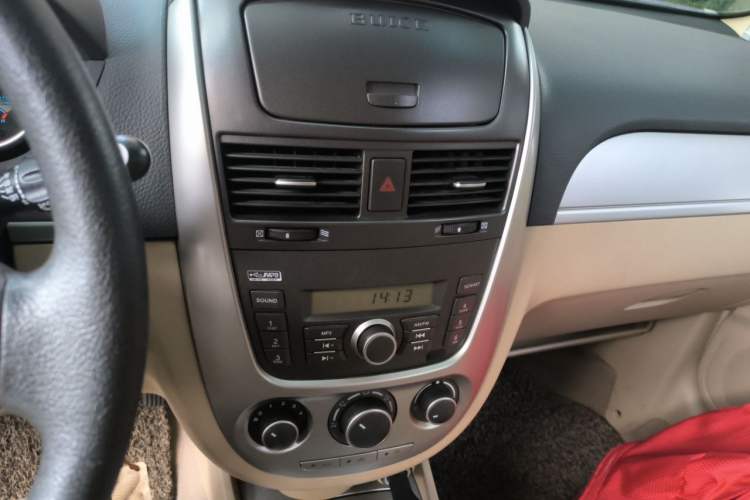 Used Buick Excelle 2013 1.5L Automatic Classic Model Audio And AC Panel