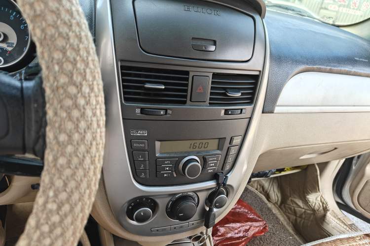 Used Buick Excelle 2013 1.5L Manual Classic Model Audio And AC Panel