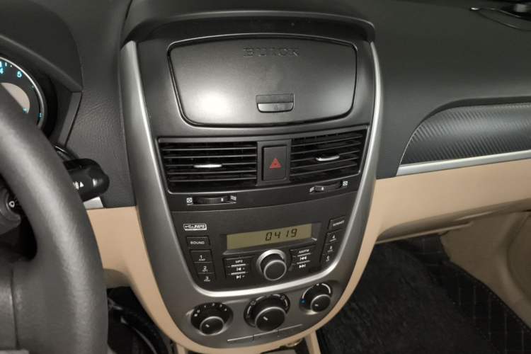 Used Buick Excelle 2013 1.5L Automatic Classic Model Audio And AC Panel