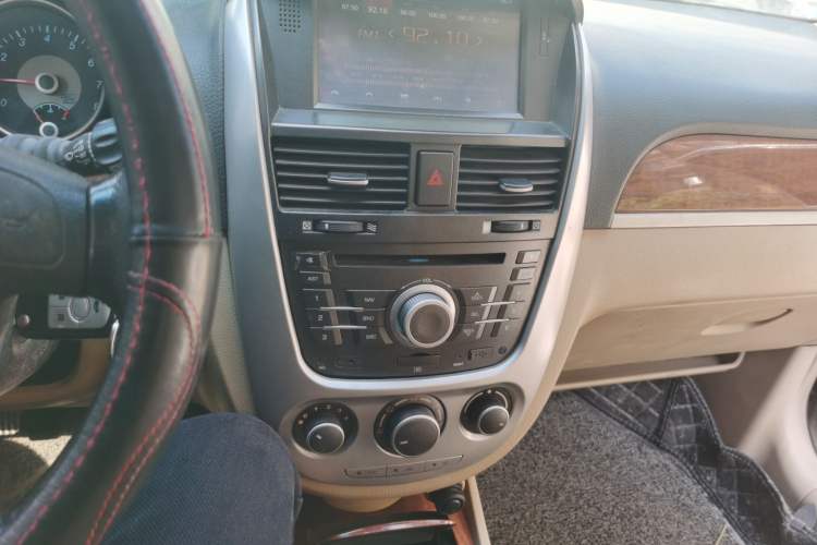 Used Buick Excelle 2013 1.5L Manual Luxury Model Audio And AC Panel