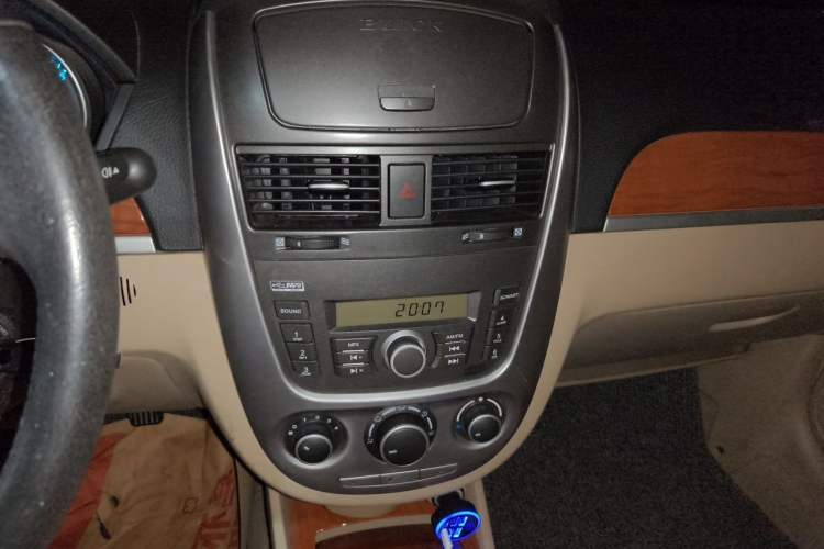 Used Buick Excelle 2013 1.5L Manual Luxury Model Audio And AC Panel