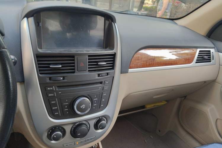 Used Buick Excelle 2013 1.5L Automatic Luxury Model Audio And AC Panel