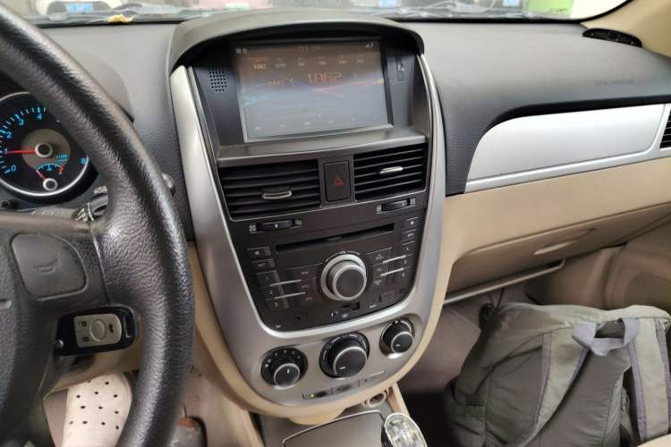 Used Buick Excelle 2013 1.5L Automatic Classic Model Audio And AC Panel