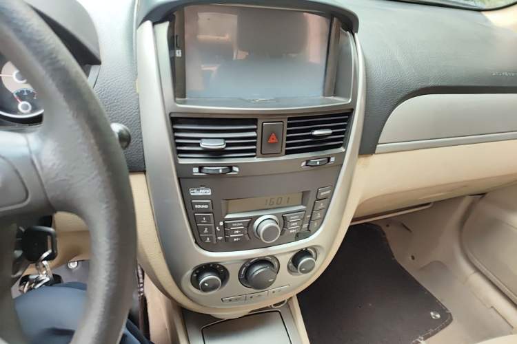 Used Buick Excelle 2013 1.5L Manual Classic Model Audio And AC Panel
