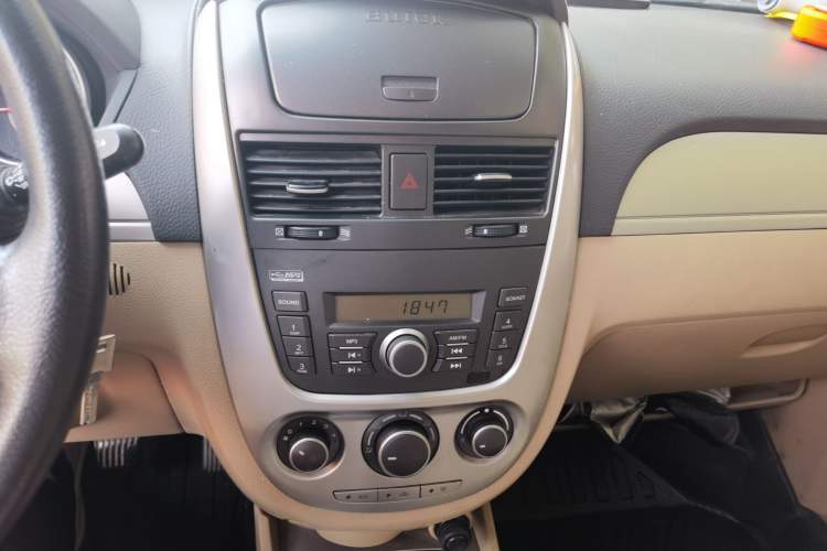Used Buick Excelle 2013 1.5L Manual Classic Model Audio And AC Panel