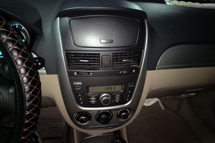 Used Buick Excelle 2013 1.5L Automatic Classic Model Audio And AC Panel
