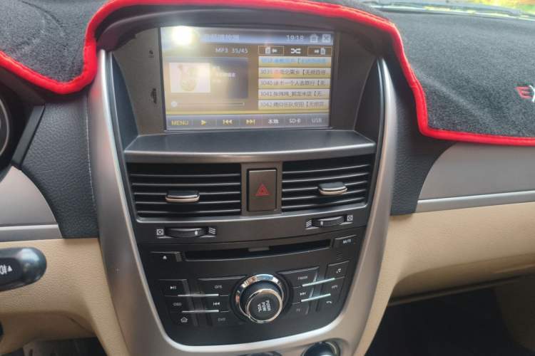 Used Buick Excelle 2013 1.5L Manual Classic Model Audio And AC Panel