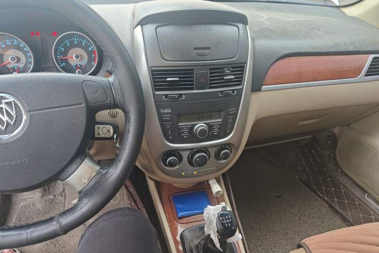 Used Buick Excelle 2013 1.5L Manual Luxury Model Audio And AC Panel