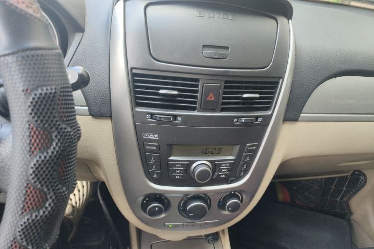 Used Buick Excelle 2013 1.5L Automatic Classic Model Audio And AC Panel