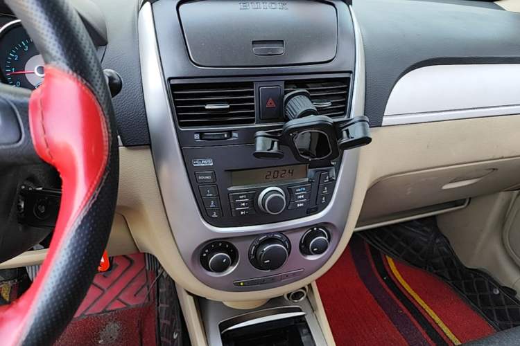 Used Buick Excelle 2013 1.5L Manual Classic Model Audio And AC Panel