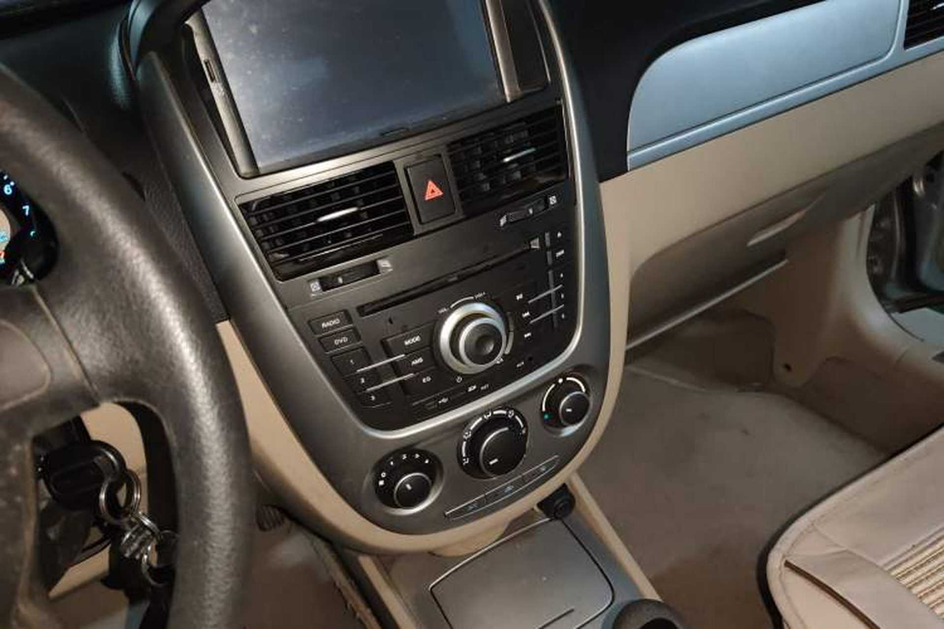 Used Buick Excelle 2013 1.5L Manual Classic Model Audio And AC Panel