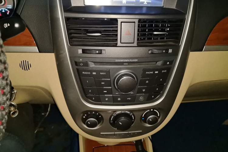 Used Buick Excelle 2013 1.5L Automatic Luxury Model Audio And AC Panel