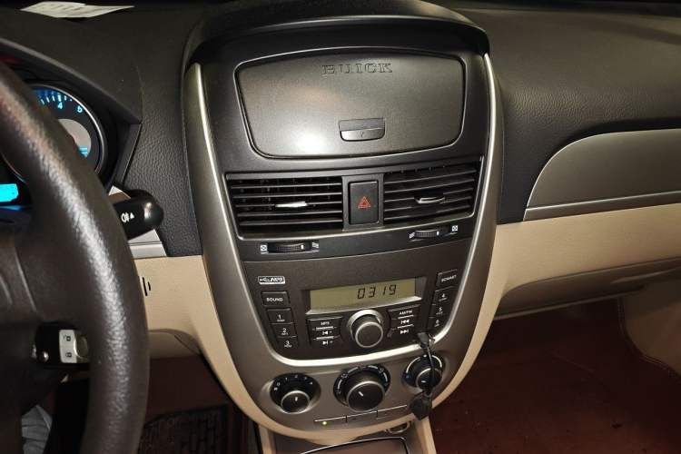 Used Buick Excelle 2013 1.5L Automatic Classic Model Audio And AC Panel