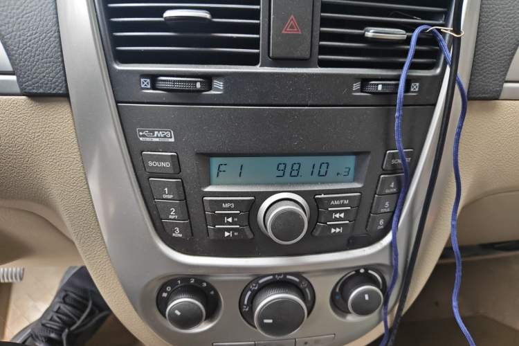 Used Buick Excelle 2013 1.5L Manual Classic Model Audio And AC Panel
