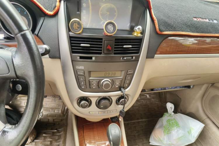 Used Buick Excelle 2013 1.5L Automatic Luxury Model Audio And AC Panel