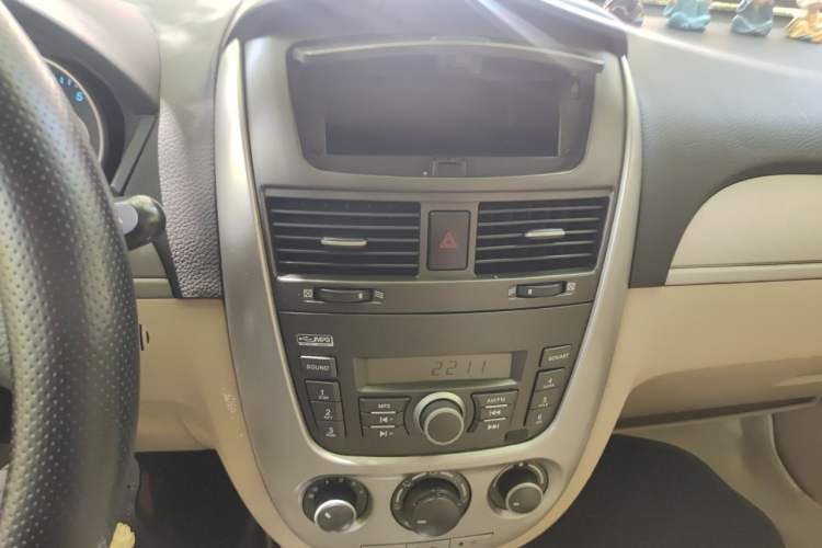 Used Buick Excelle 2013 1.5L Automatic Classic Model Audio And AC Panel