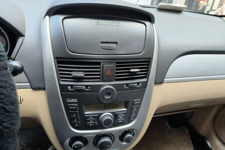 Used Buick Excelle 2013 1.5L Manual Classic Model Audio And AC Panel