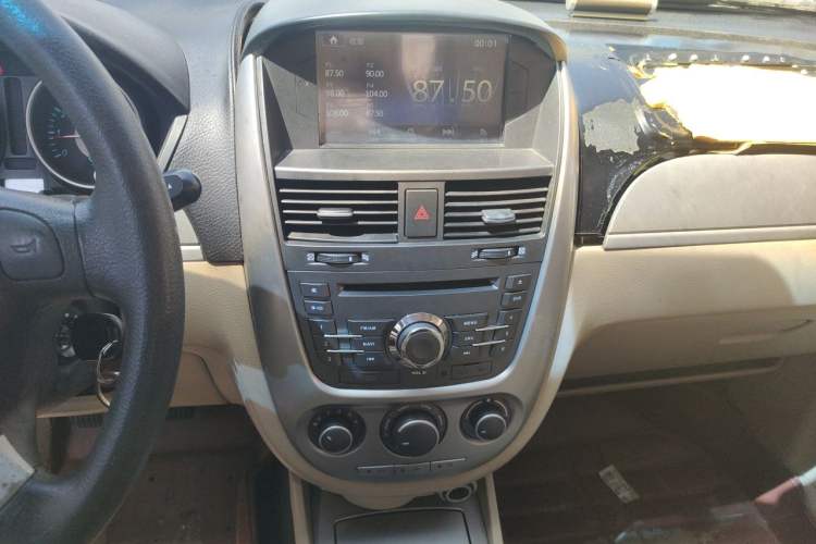 Used Buick Excelle 2013 1.5L Manual Classic Model Audio And AC Panel